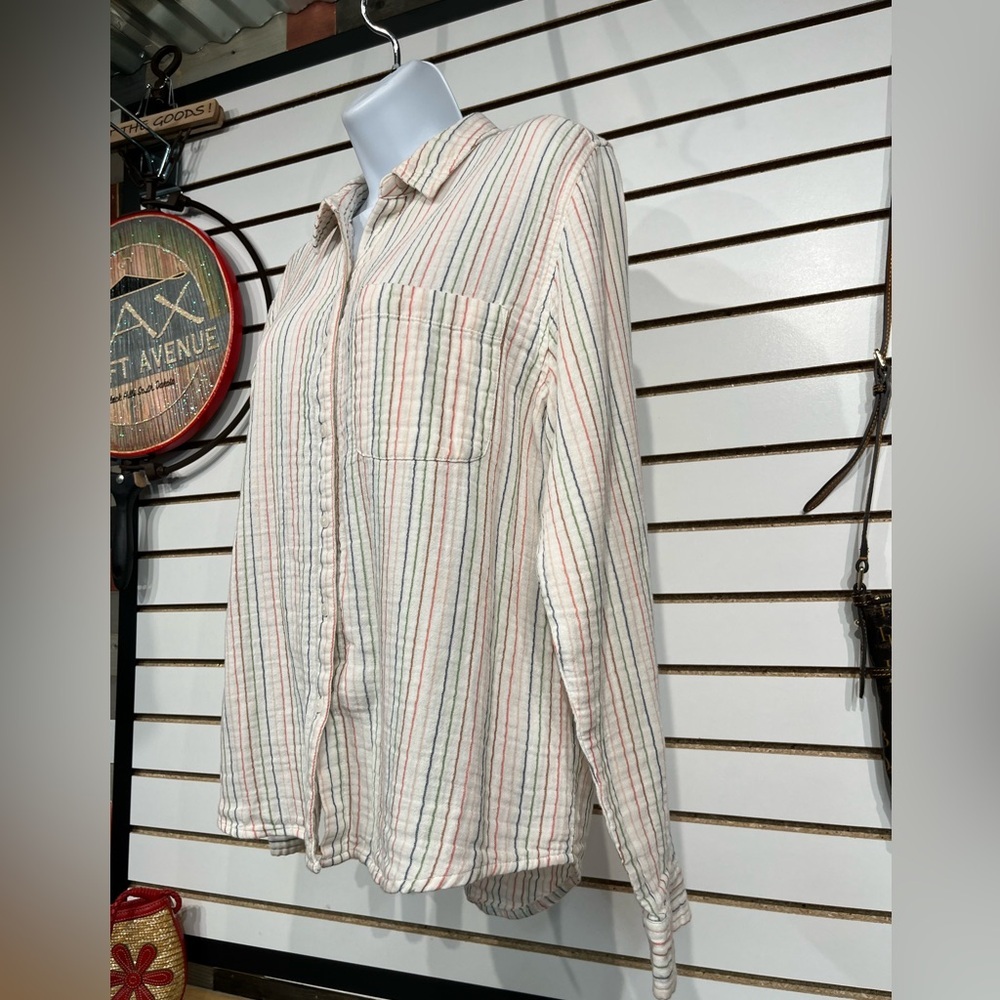 Universal Thread button down size medium - Picture 3 of 8